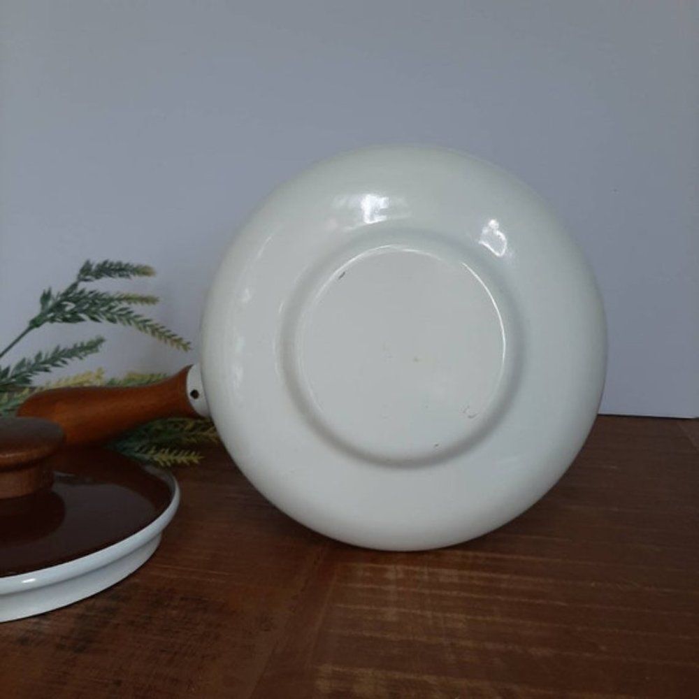 Checkered Brown and White Saucepan with Wooden Handle - Picture 5 of 6